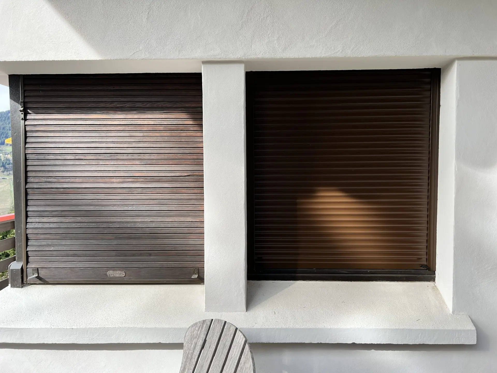 Volets roulants fermés sur une maison en Haute-Savoie